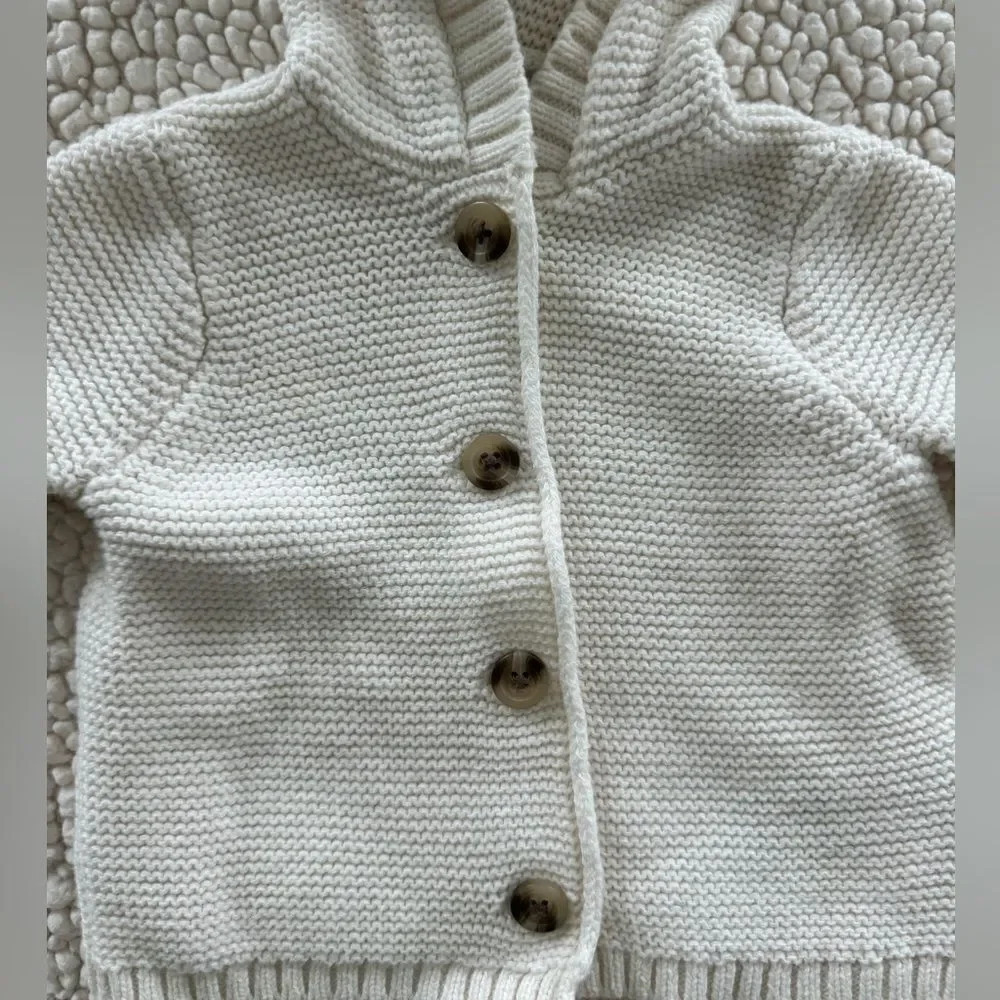 Old Navy knitted 100% cotton cardigan 0-3 months - Picture 3 of 4